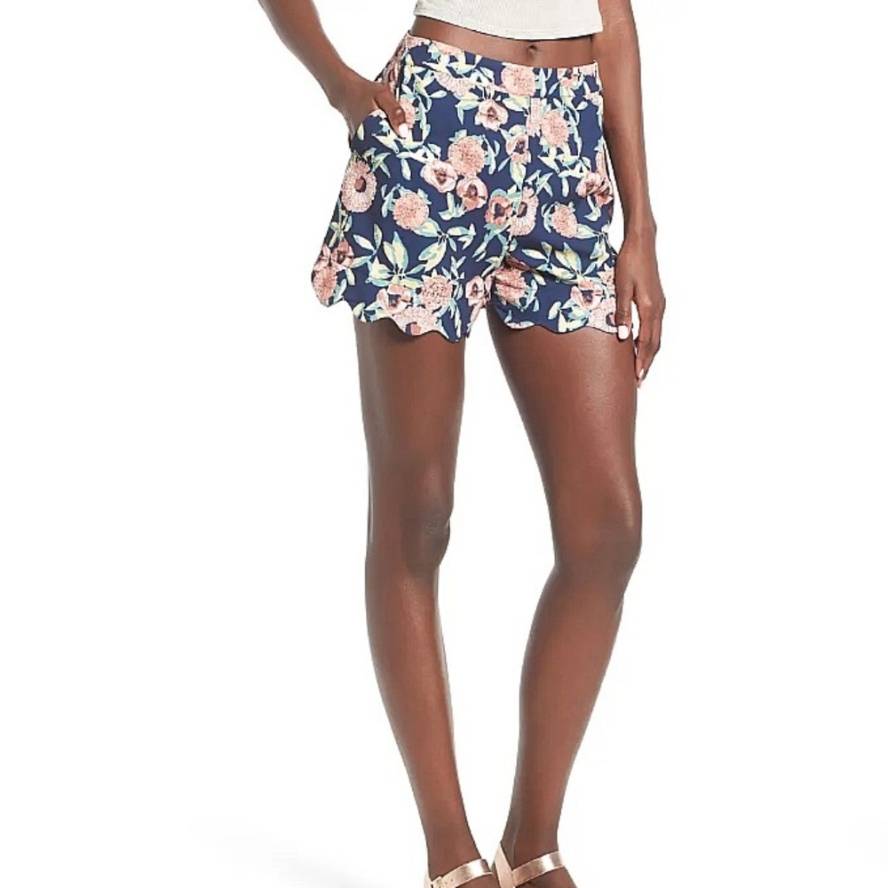 June & Hudson Scalloped Hem Floral Dress Shorts